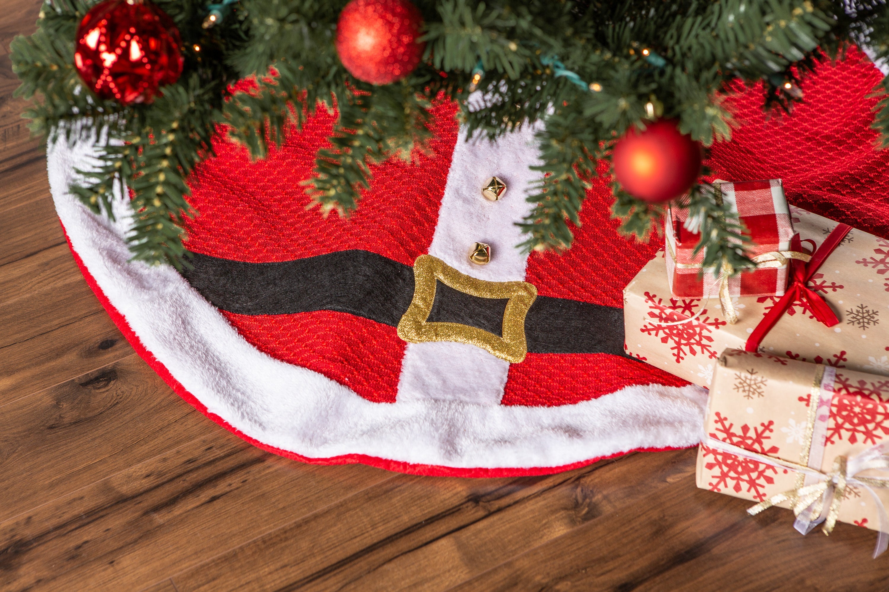 Santa's Holiday Tree Skirt