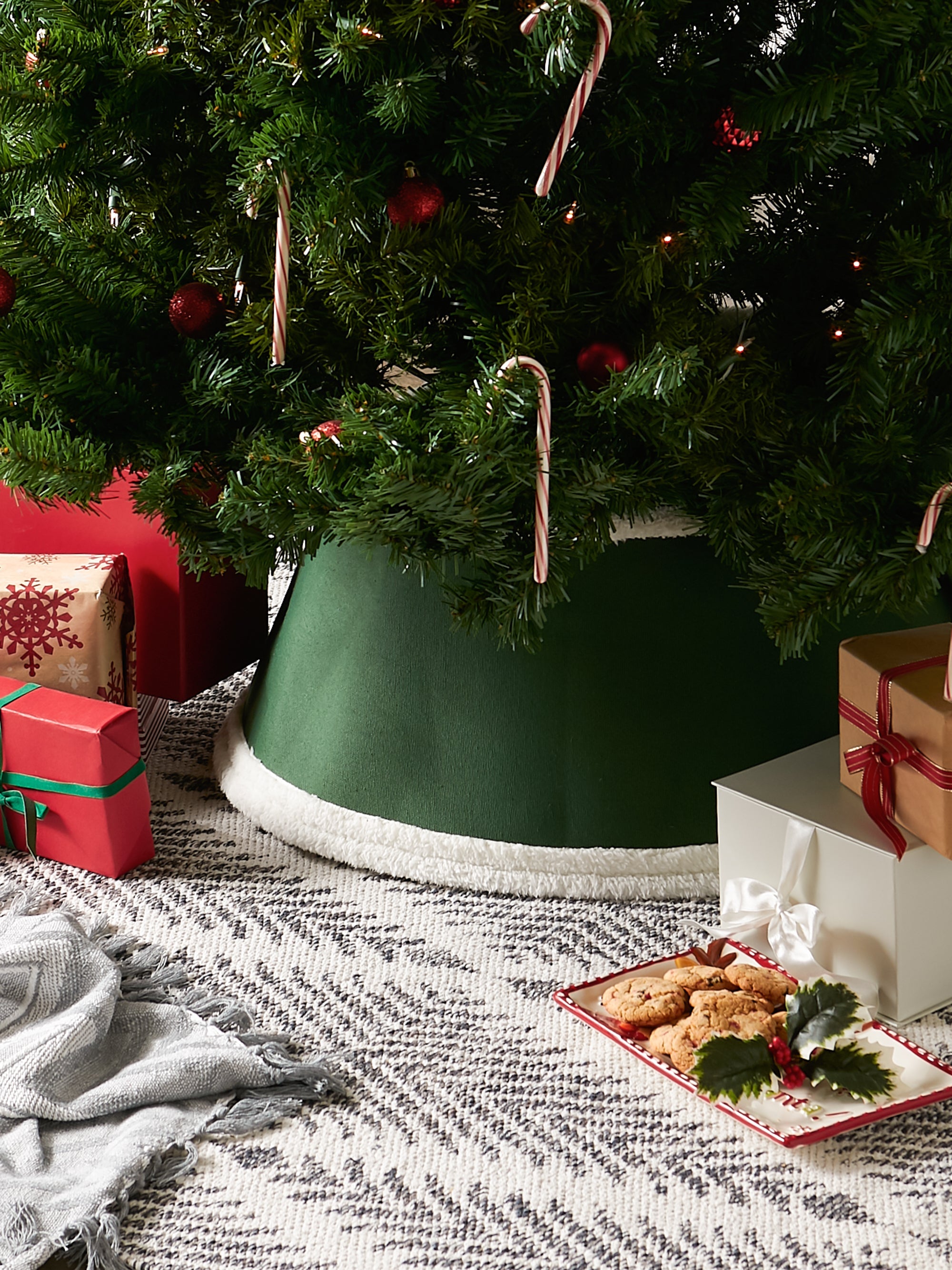 Green Holiday Tree Collar