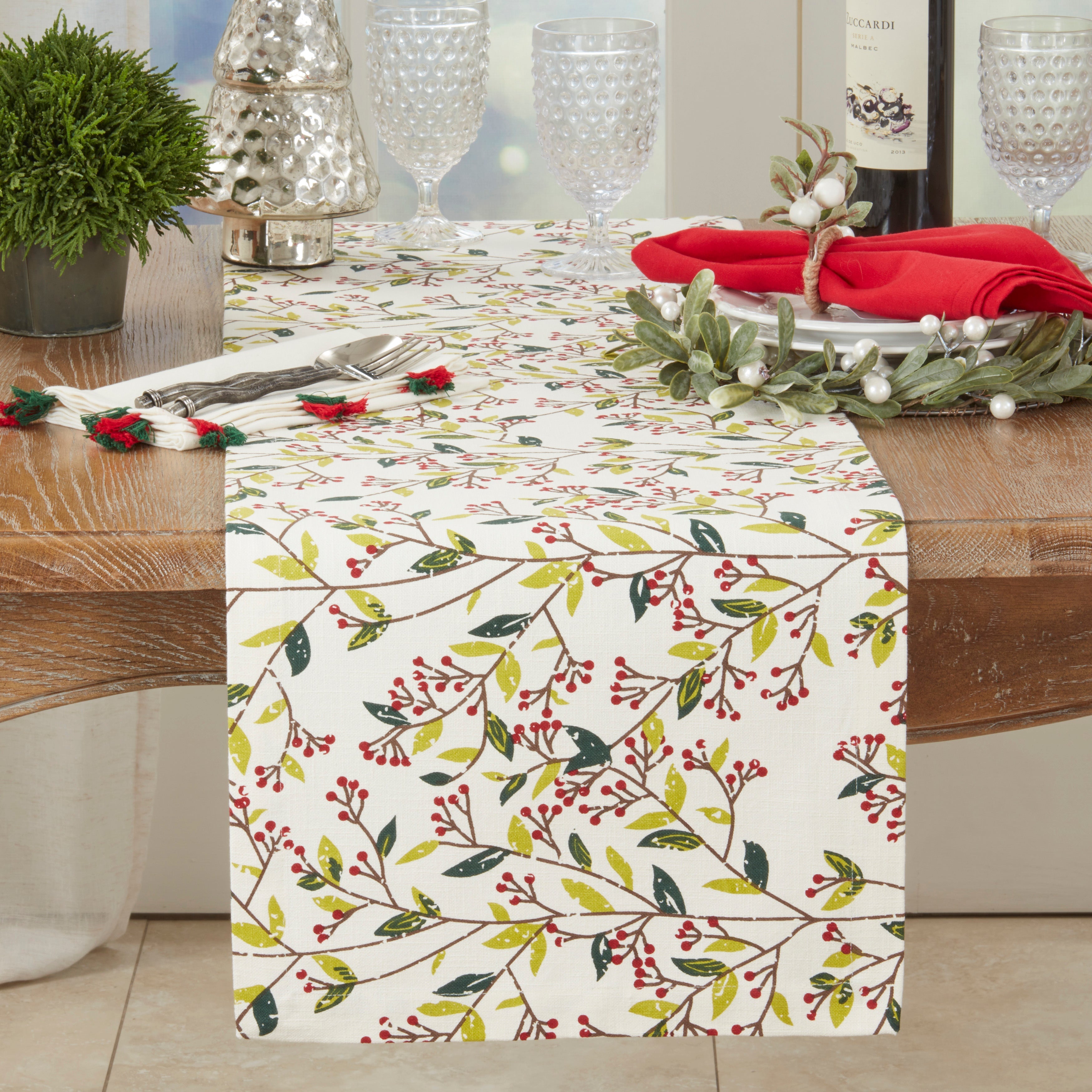 Red Berry Delight Table Runner