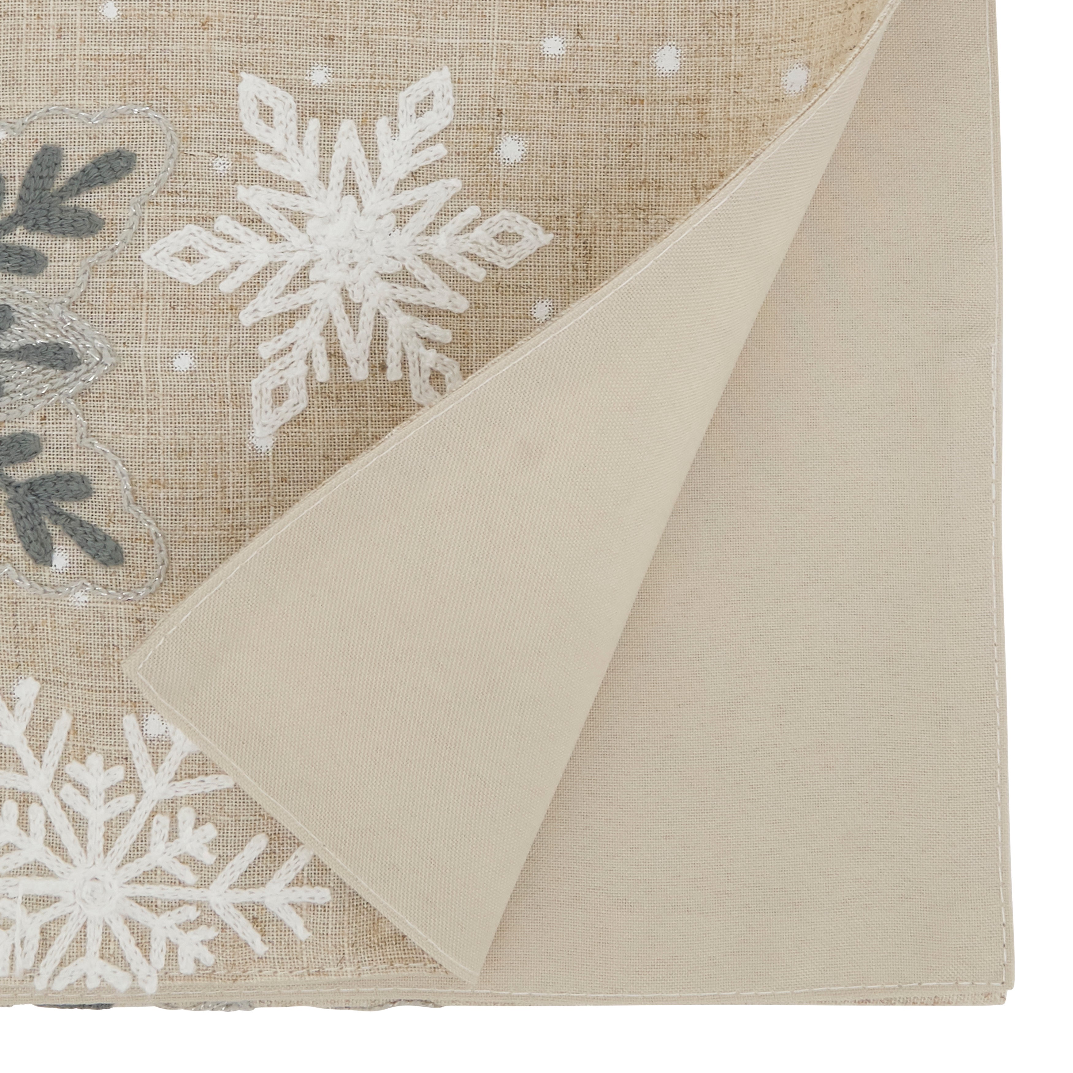 Frosty Snowflakes Table Runner
