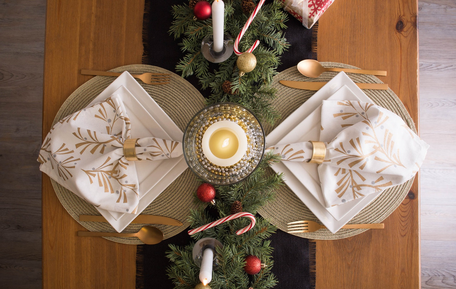 Metallic Holly Leaves Napkins, Set Of 6