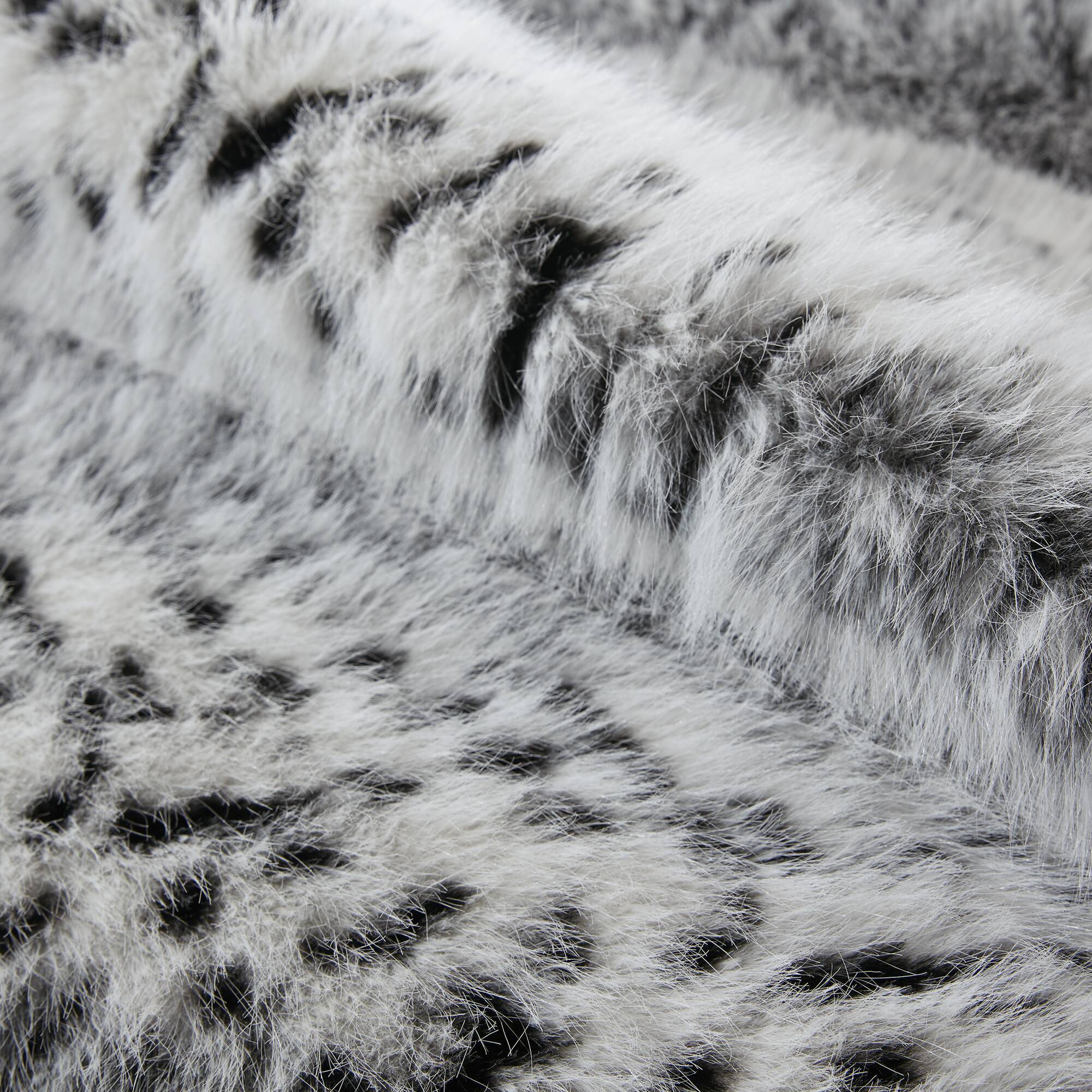 Luxe Faux Fur Throw Blanket
