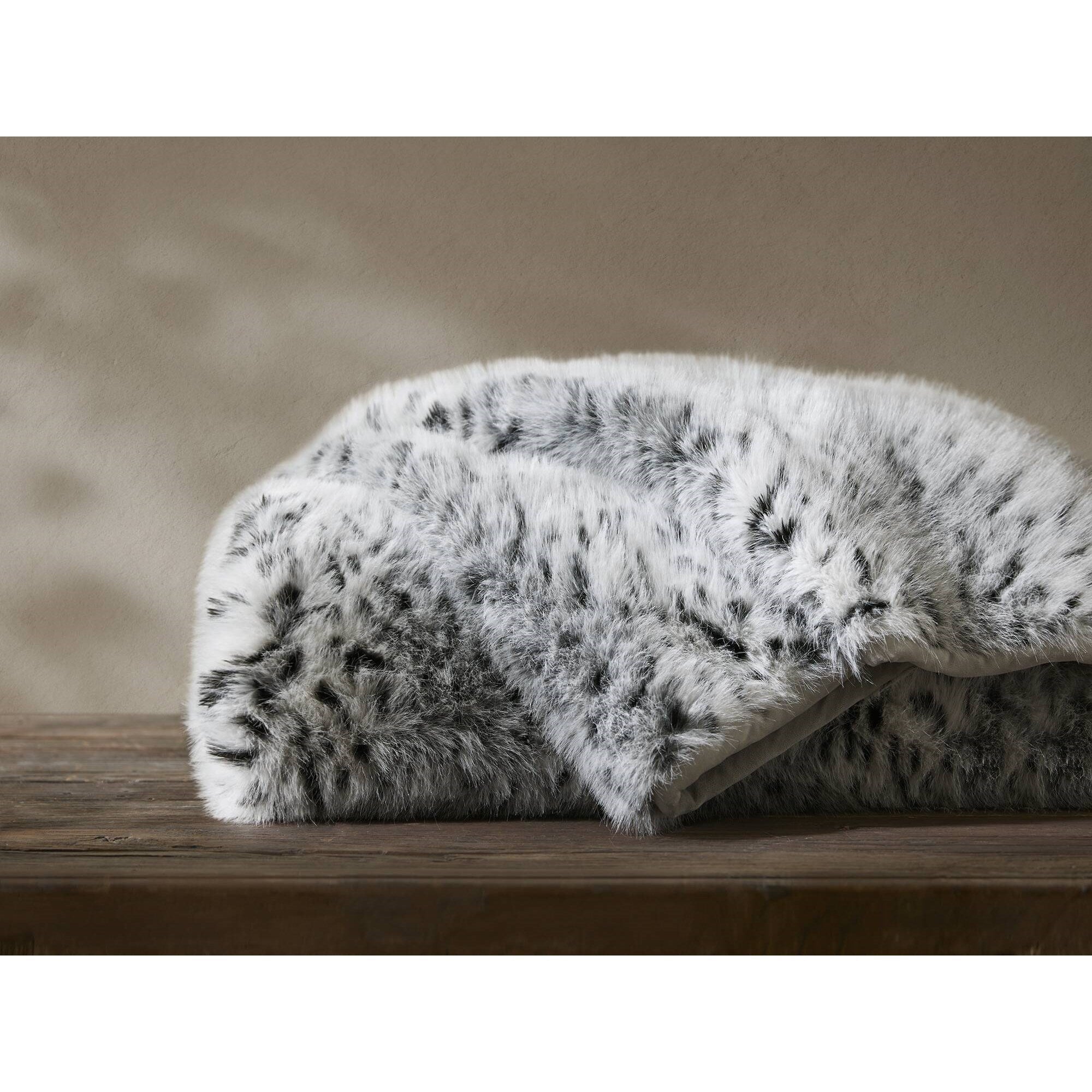 Luxe Faux Fur Throw Blanket