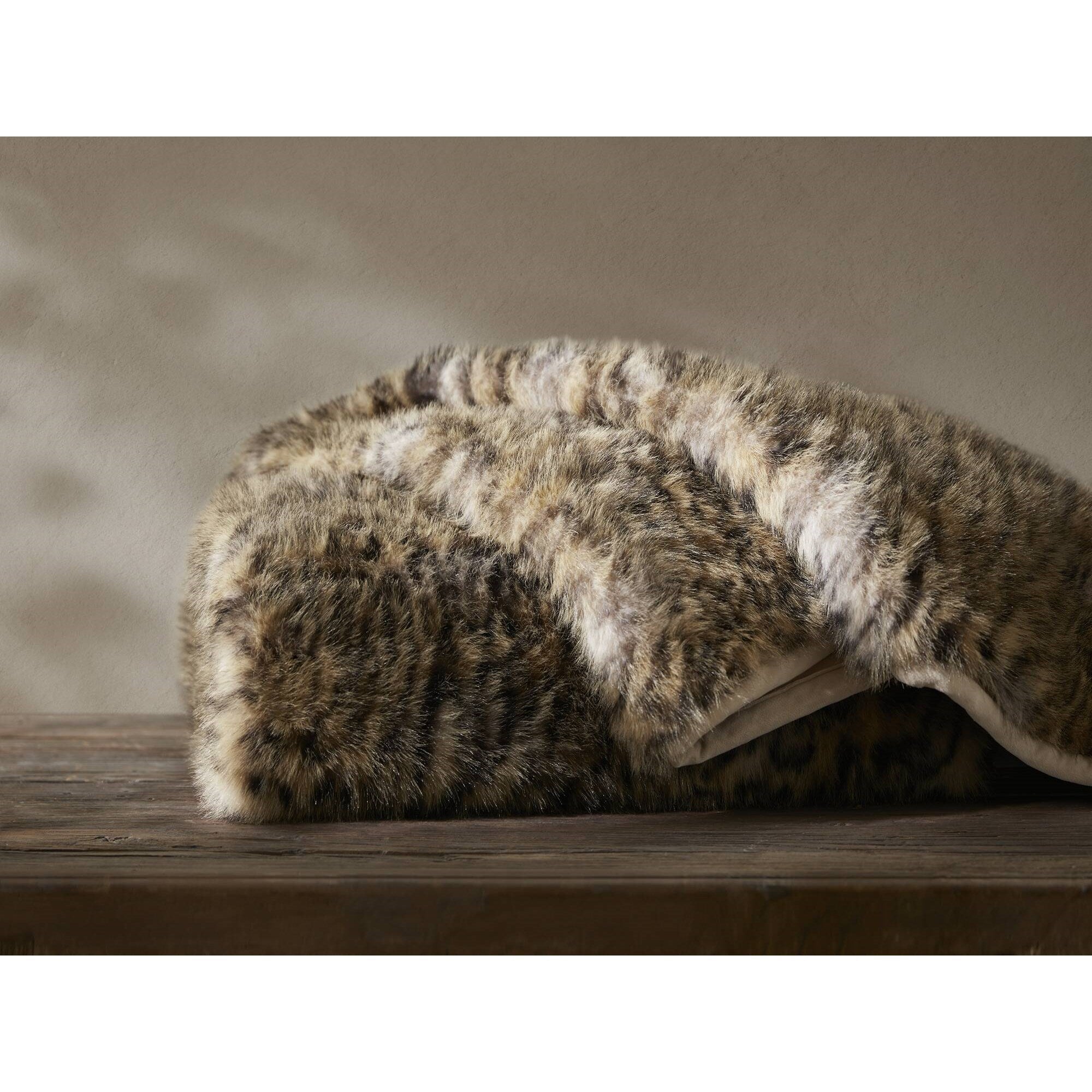 Luxe Faux Fur Throw Blanket