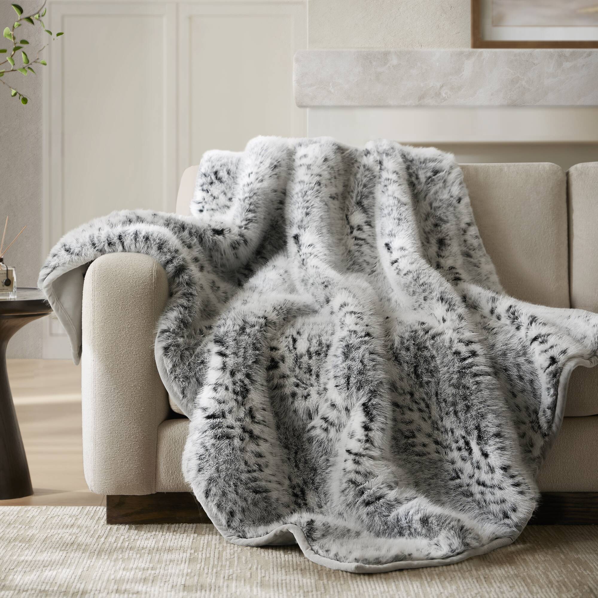 Luxe Faux Fur Throw Blanket